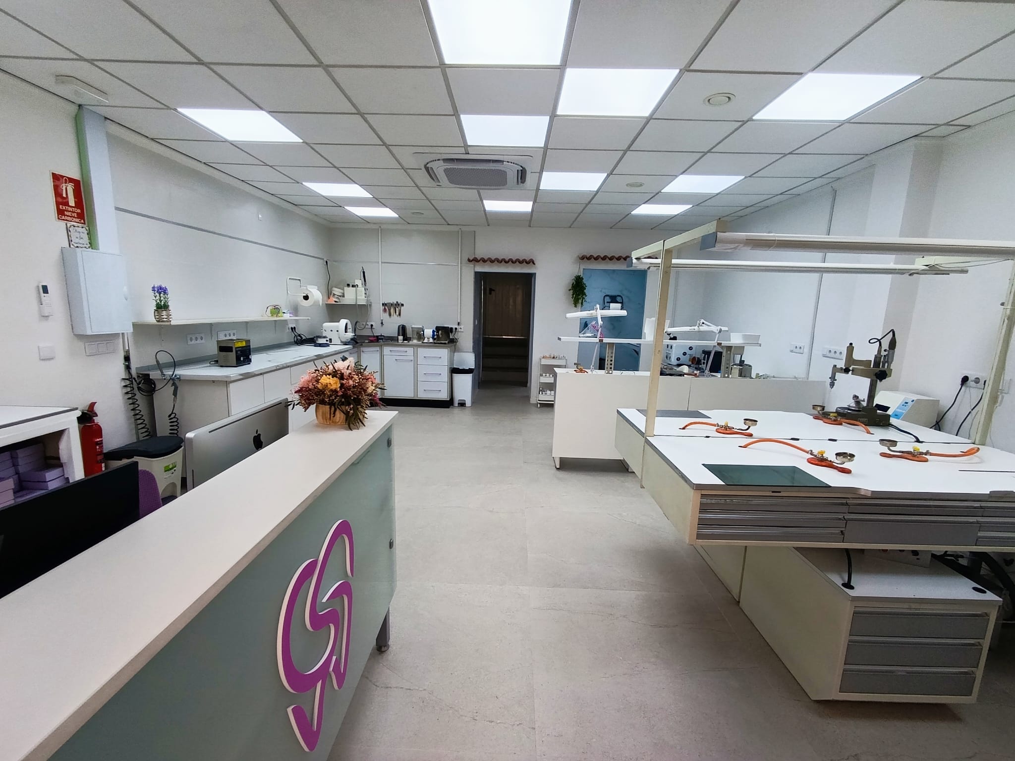 Interior Laboratorio Dental Sandoval, La Ñora, Murcia